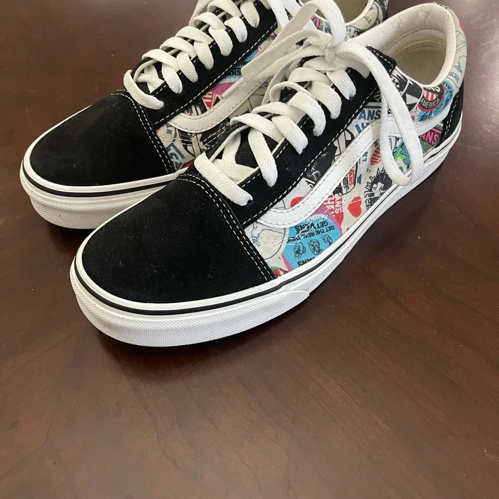 VANS Women’s Size 9 1/2 Black and White Graphic Sneakers - Picture 3 of 8